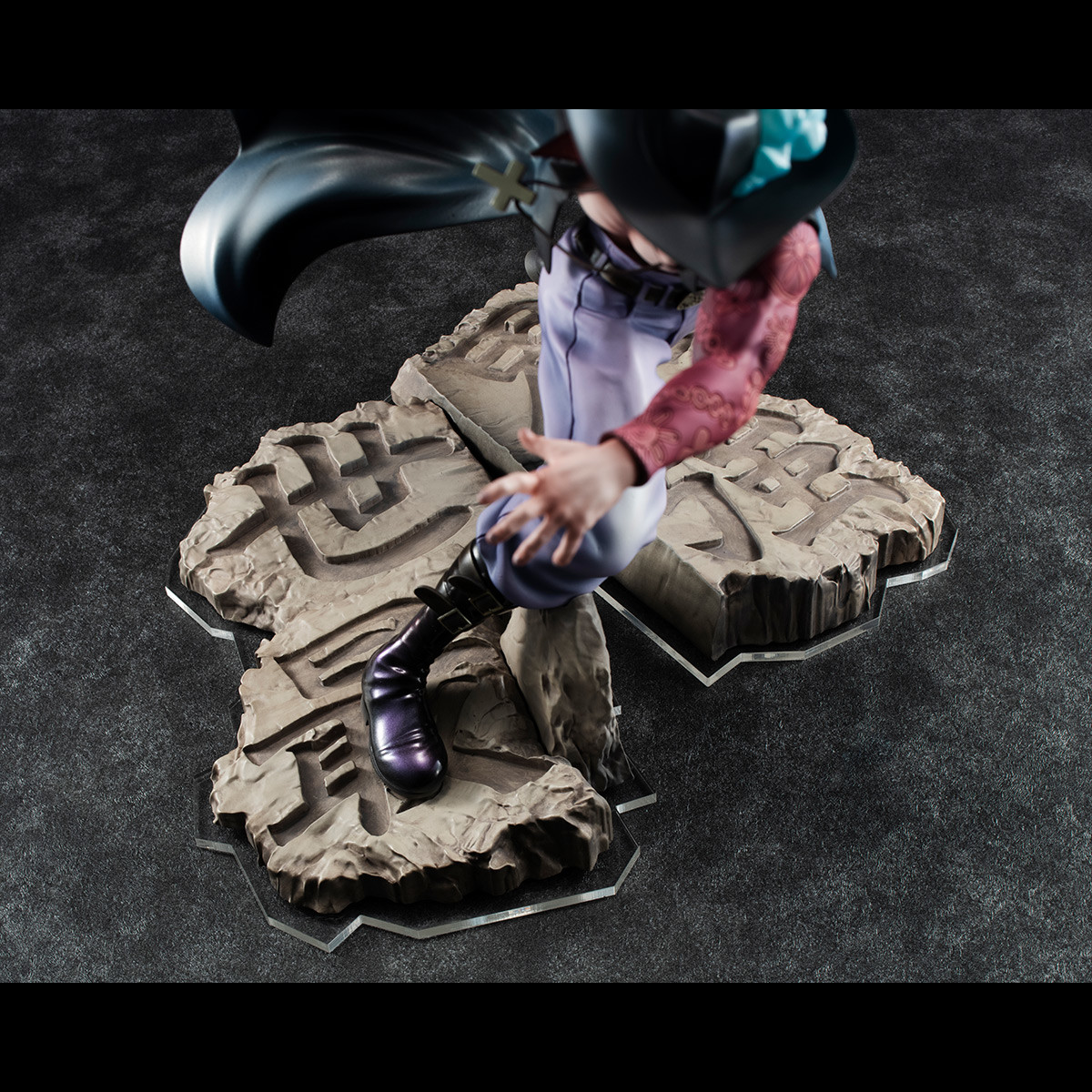 One Piece - Dracule Mihawk - Portrait Of Pirates Maximum (MegaHouse) photo 8