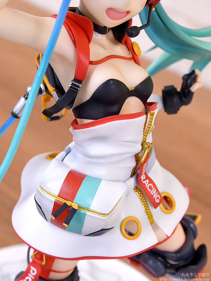 Good Smile Racing - Hatsune Miku - 1/8 - Racing 2020 Ver. (Good Smile Company, GOOD SMILE Racing) photo 2